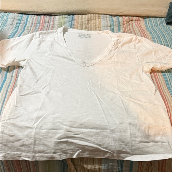 Faherty Organic Cotton White V-Neck T-Shirt - Picture 1 of 2